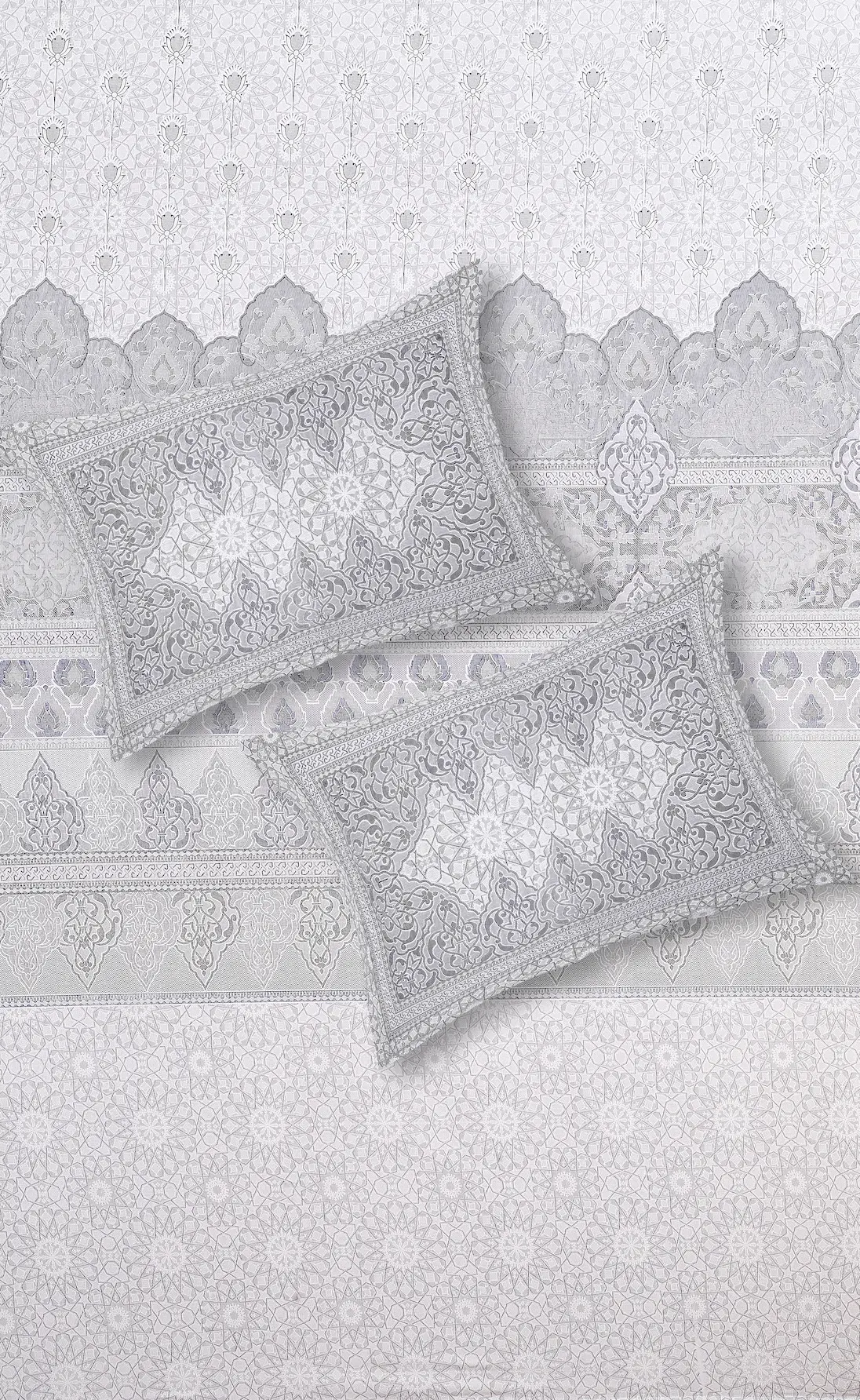 Italian Venetian Frost bedsheet set with pillow covers digital print styling
