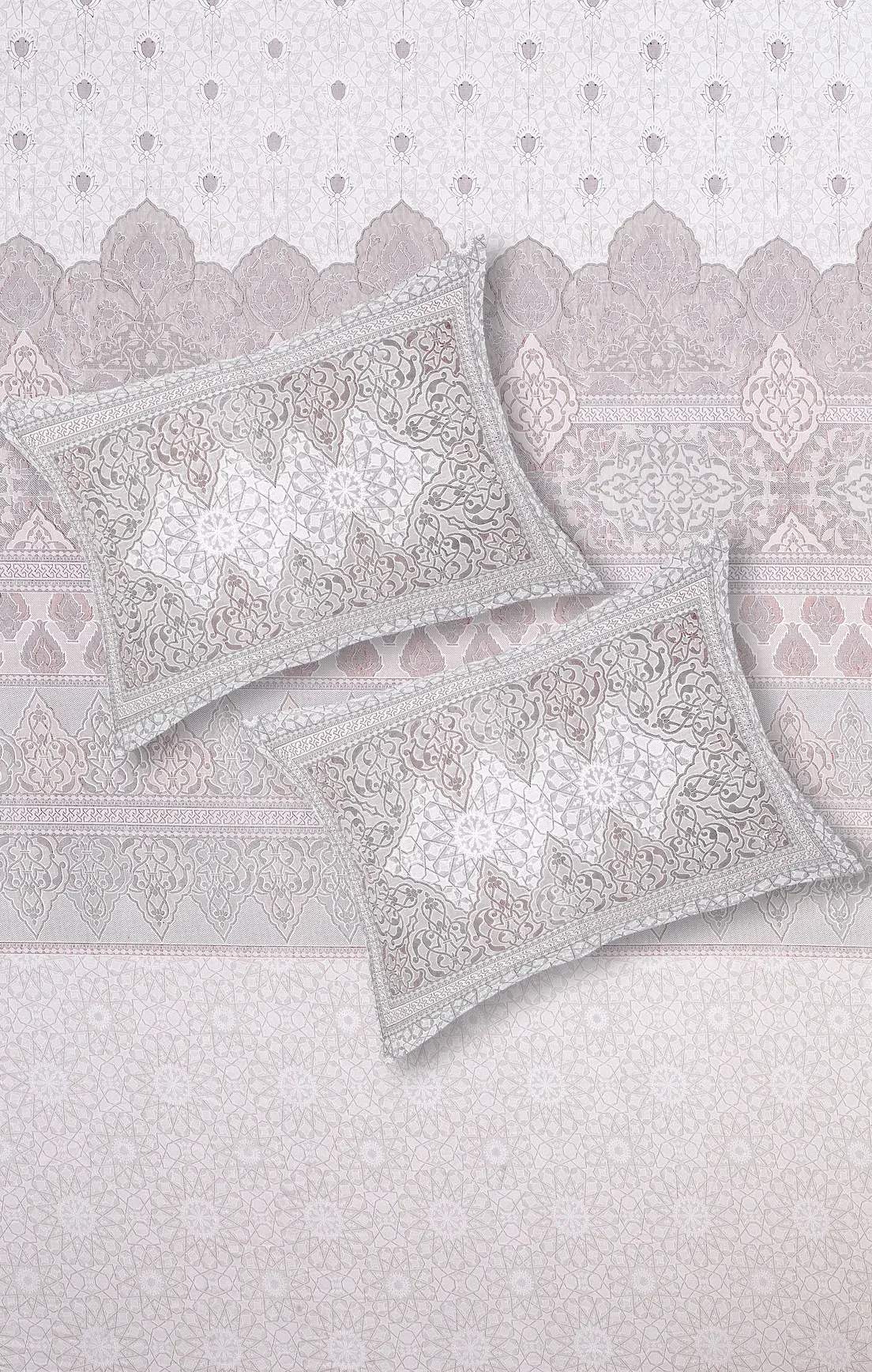 Italian Verona Rose bedsheet set with pillow covers digital print styling