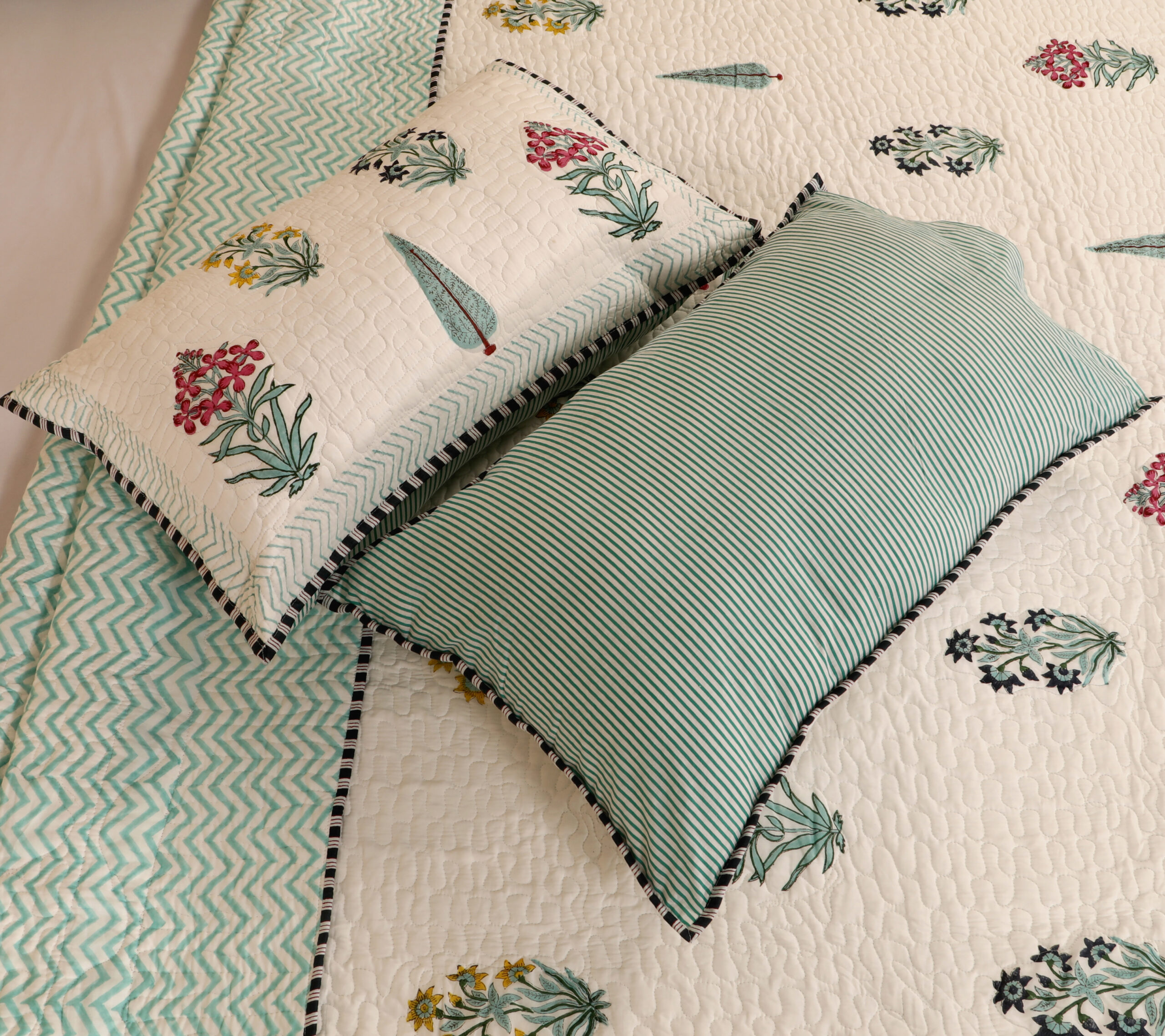 Botanical Bloom Quilted Bedcover Set 100x108 inches. - Image 5